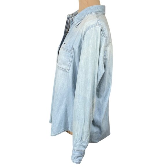 Universal Thread Chambray Shirt Light Wash Size M Medium Button Front Long Sleev - Picture 2 of 8